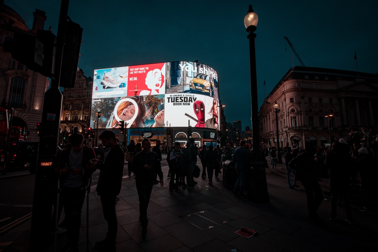 london, neon sign, advertising-3794348.jpg